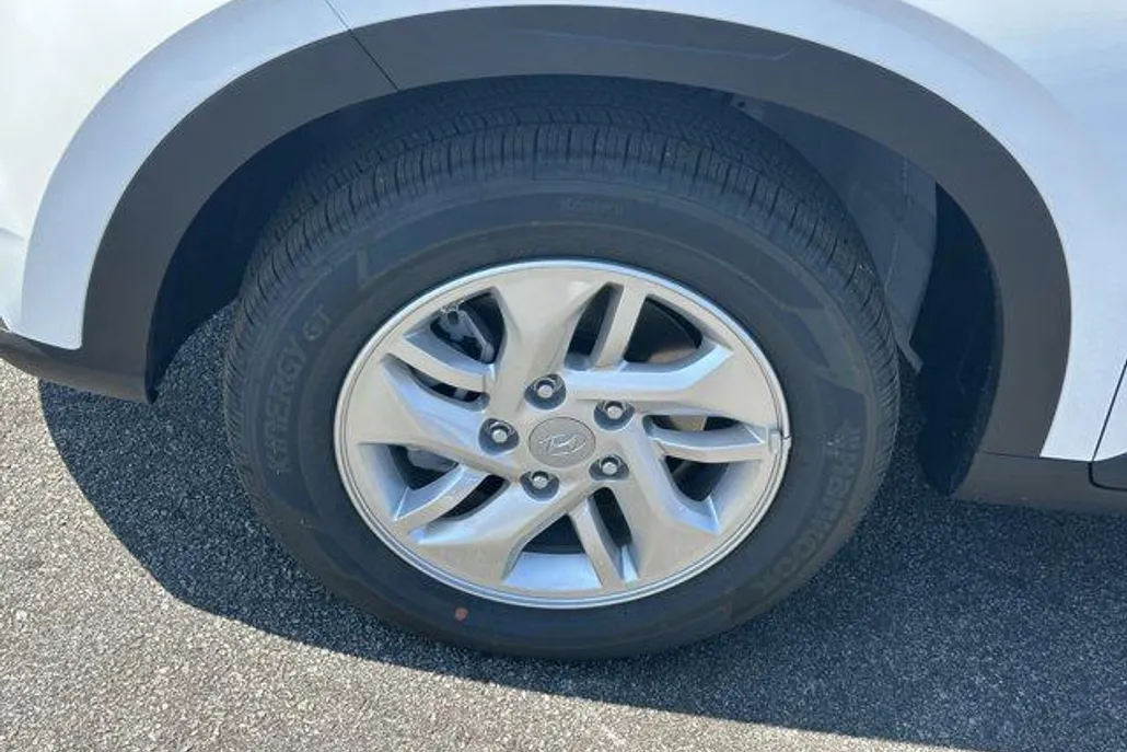 2025 Hyundai Venue SE photo 1