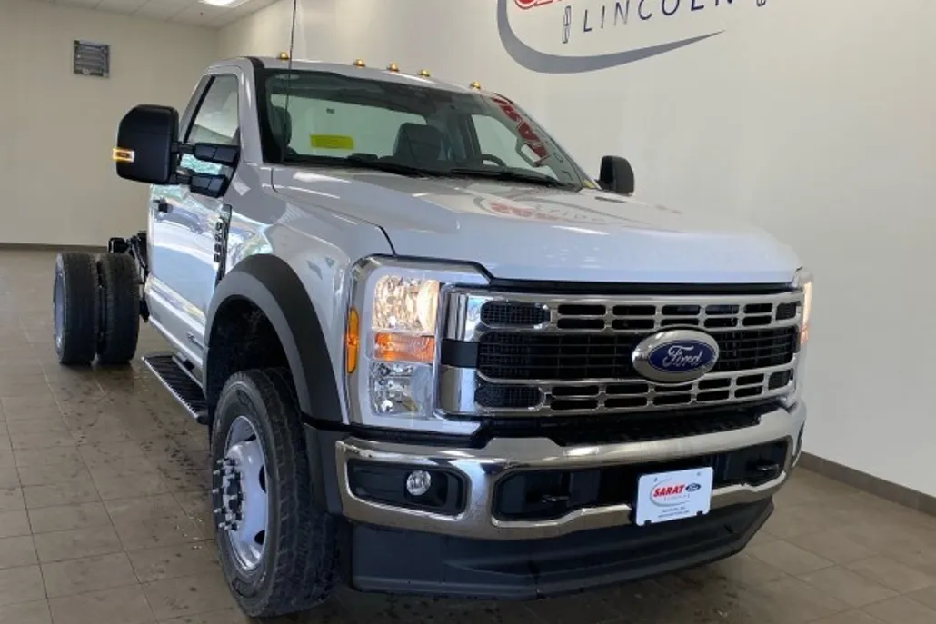 2024 Ford F-600 photo 1
