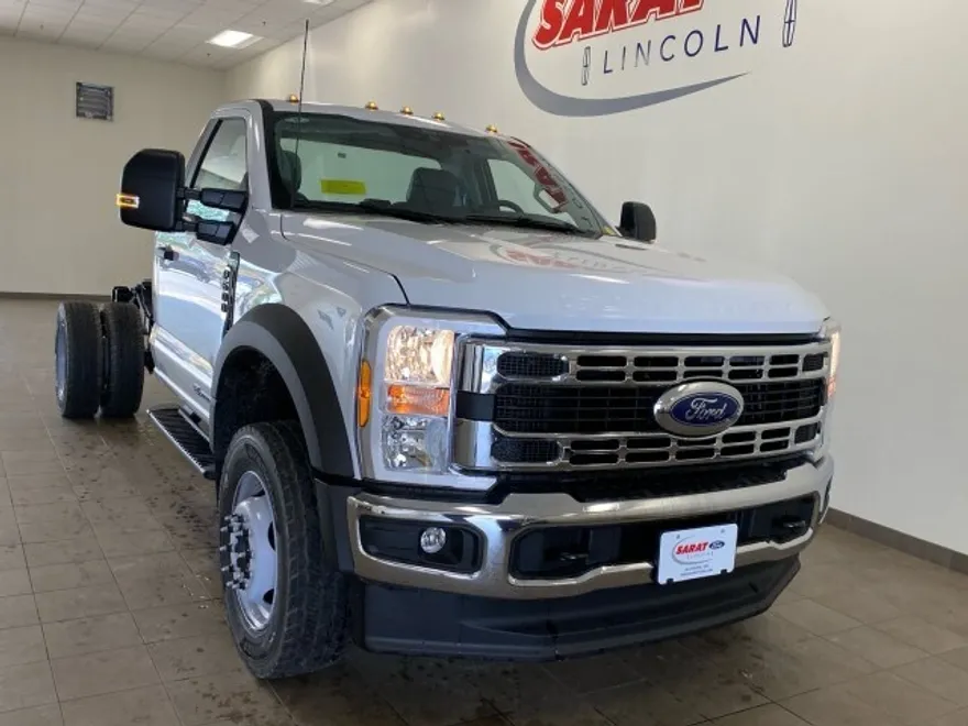 2024 Ford F-600 photo 1
