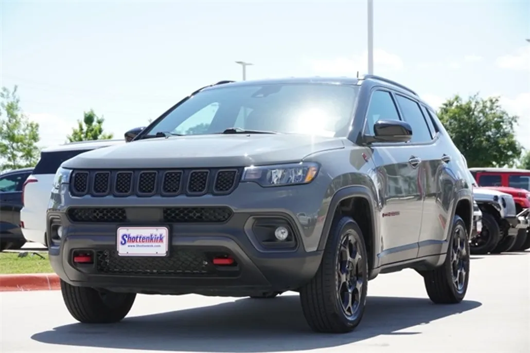 2024 Jeep Compass Trailhawk photo 1