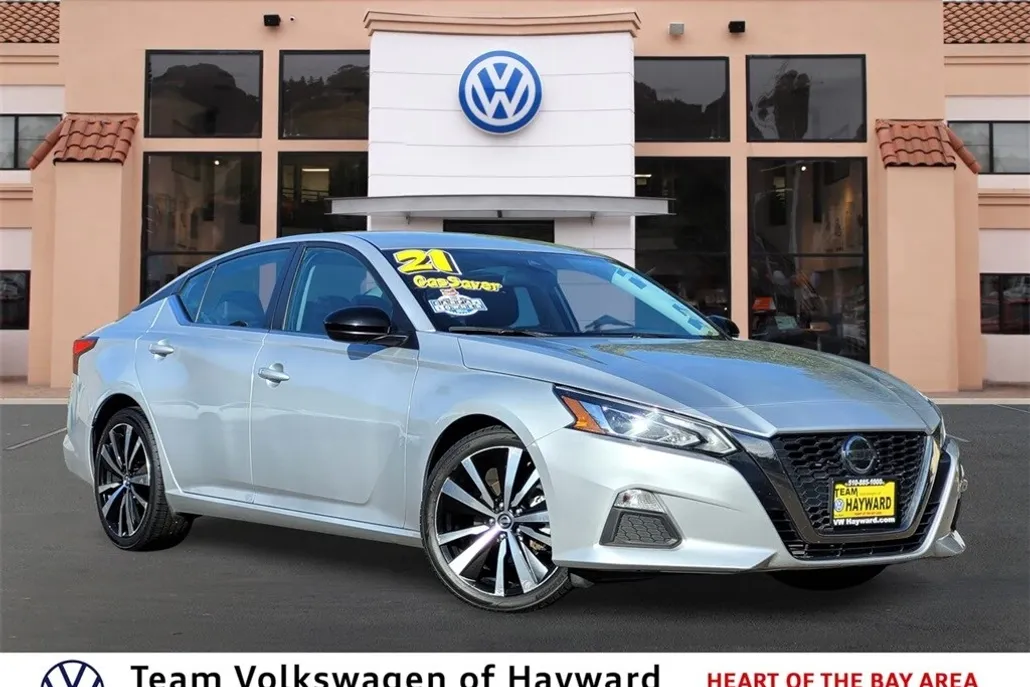 2021 Nissan Altima 2.5 SR photo 1