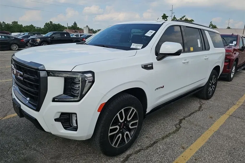 2023 Gmc Yukon XL AT4 photo 1