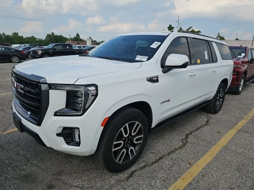 2023 Gmc Yukon XL AT4 photo 1