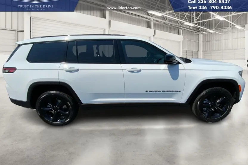 2025 Jeep Grand Cherokee Altitude photo 1
