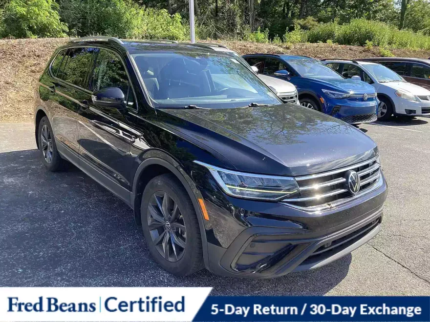 2023 Volkswagen Tiguan SE photo 1