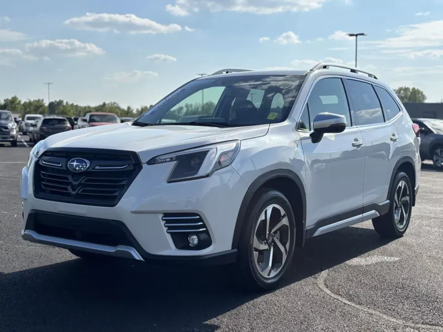 2023 Subaru Forester Touring photo 1