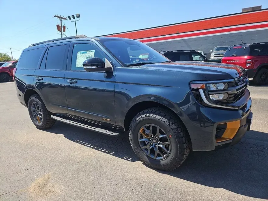 2025 Ford Expedition photo 1