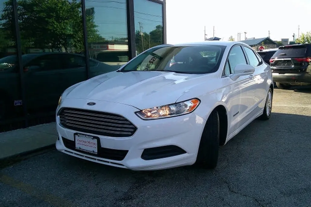 2016 Ford Fusion SE Hybrid photo 1