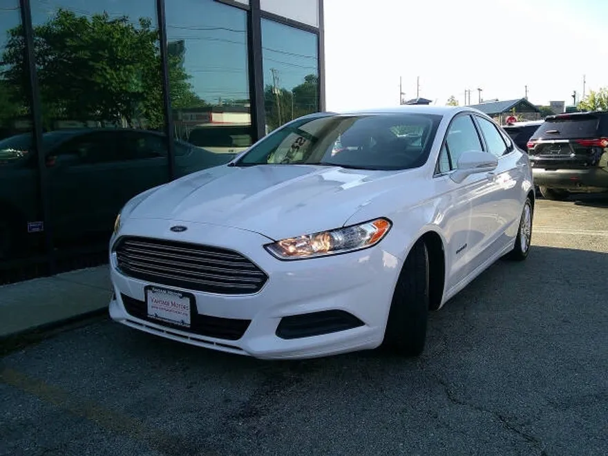 2016 Ford Fusion SE Hybrid photo 1