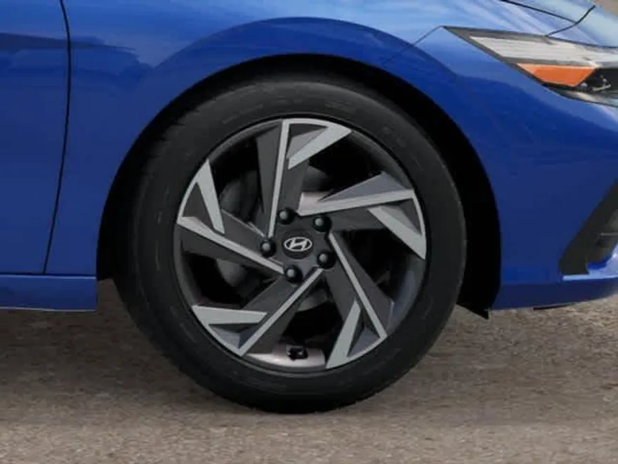 2025 Hyundai Elantra SEL Sport photo 1