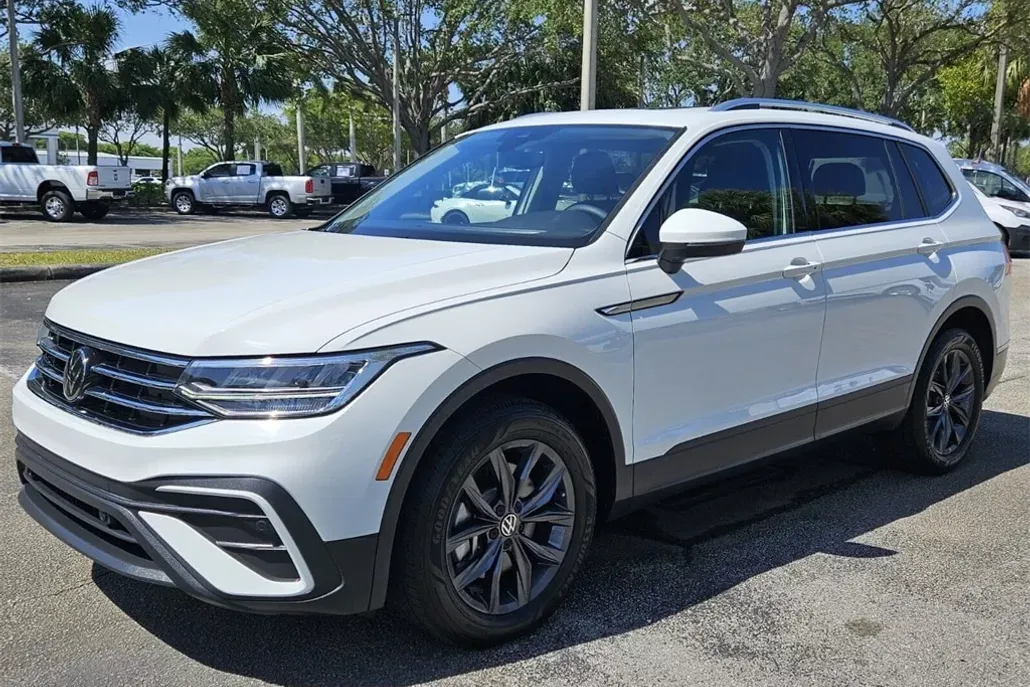 2022 Volkswagen Tiguan SE photo 1