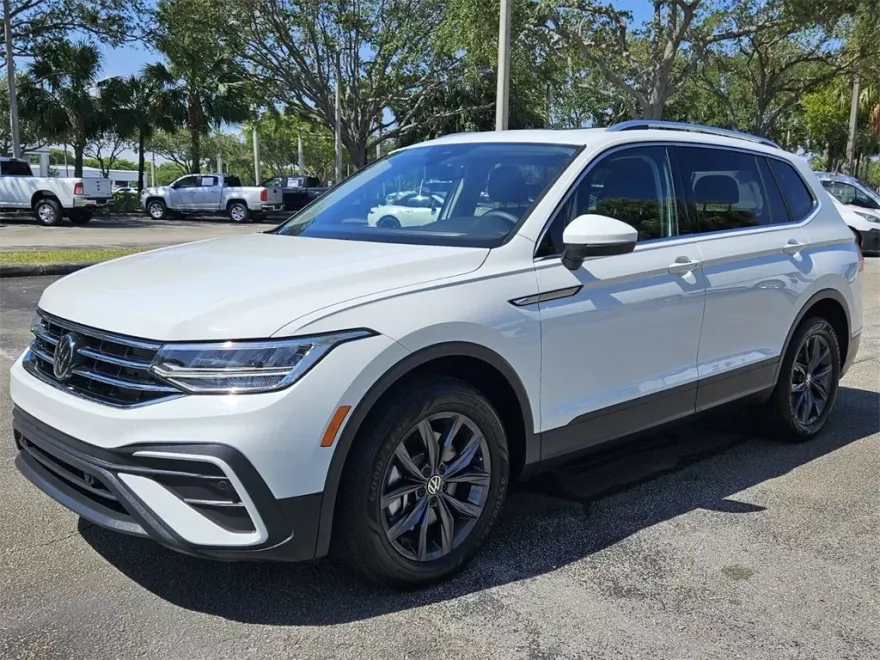 2022 Volkswagen Tiguan SE photo 1