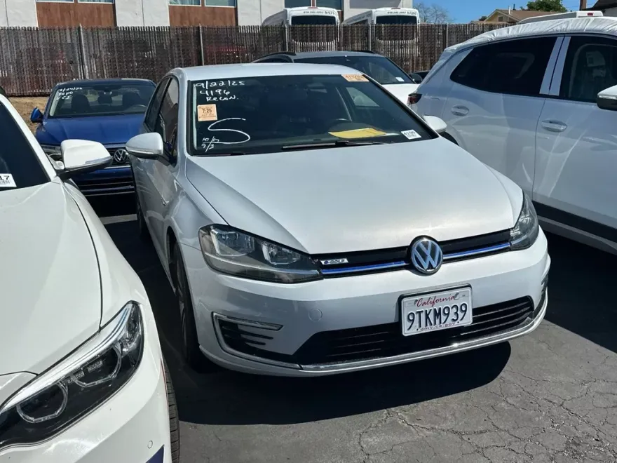 2019 Volkswagen e-Golf SE photo 1