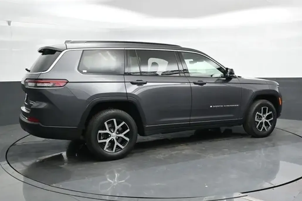 2024 Jeep Grand Cherokee Limited photo 1