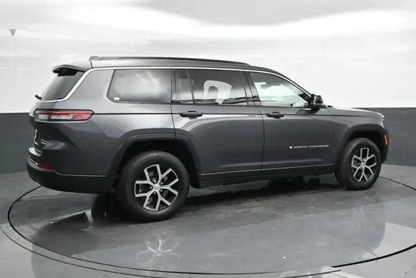 2024 Jeep Grand Cherokee Limited photo 1