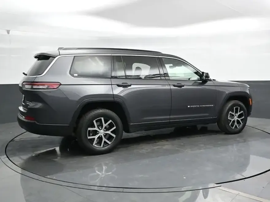 2024 Jeep Grand Cherokee Limited photo 1