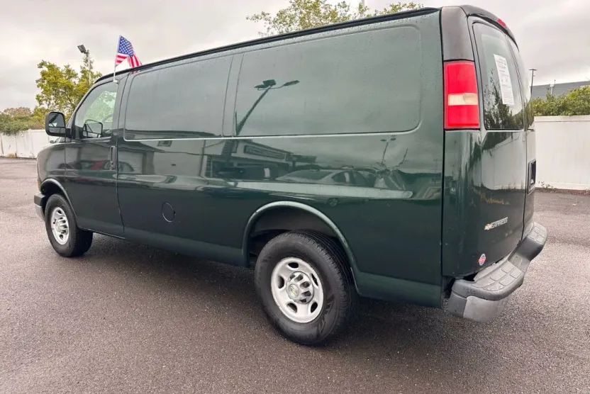 2014 Chevrolet Express 2500 Cargo Van photo 1