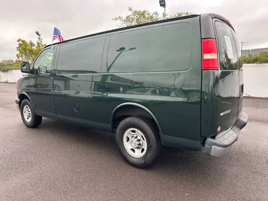 2014 Chevrolet Express 2500 Cargo Van photo 1