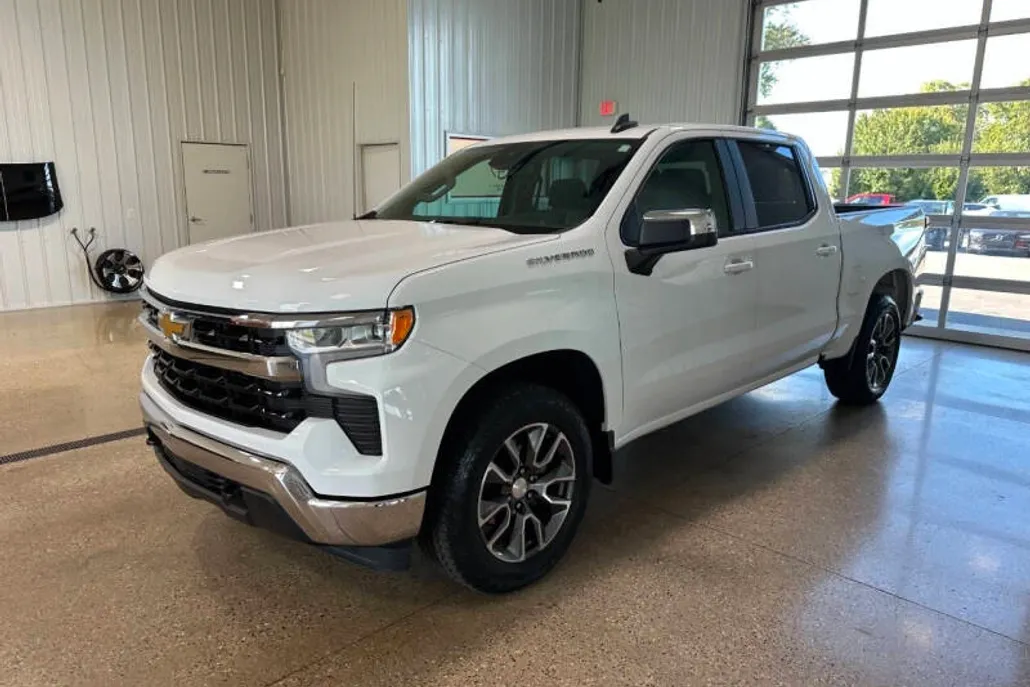 2022 Chevrolet Silverado 1500 LT photo 1