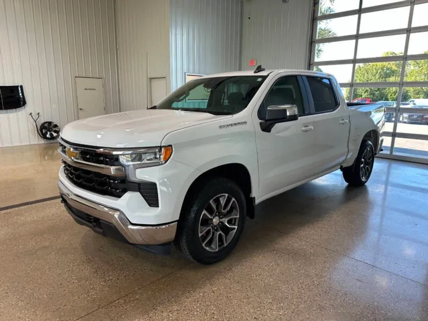 2022 Chevrolet Silverado 1500 LT photo 1