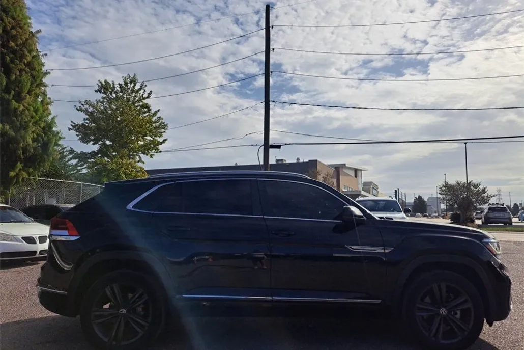 2022 Volkswagen Atlas Cross Sport V6 SEL R-Line photo 1