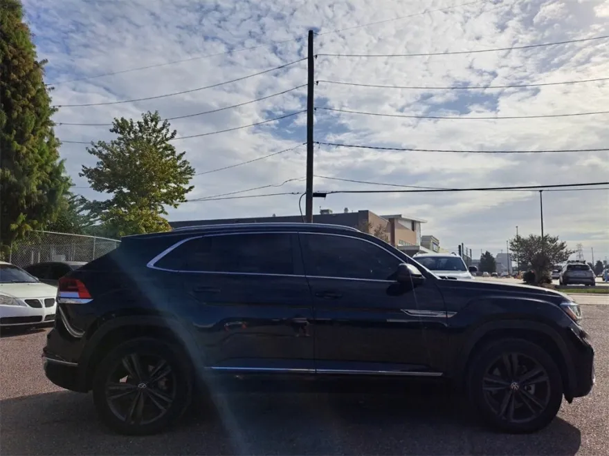 2022 Volkswagen Atlas Cross Sport V6 SEL R-Line photo 1