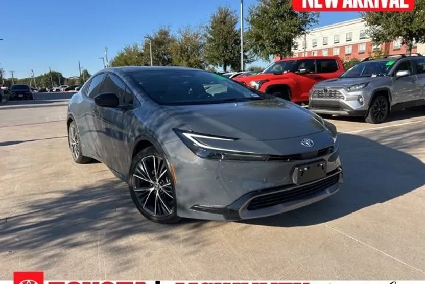 2024 Toyota Prius XLE photo 1
