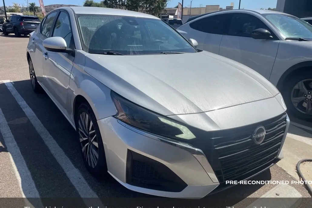 2023 Nissan Altima 2.5 SV photo 1