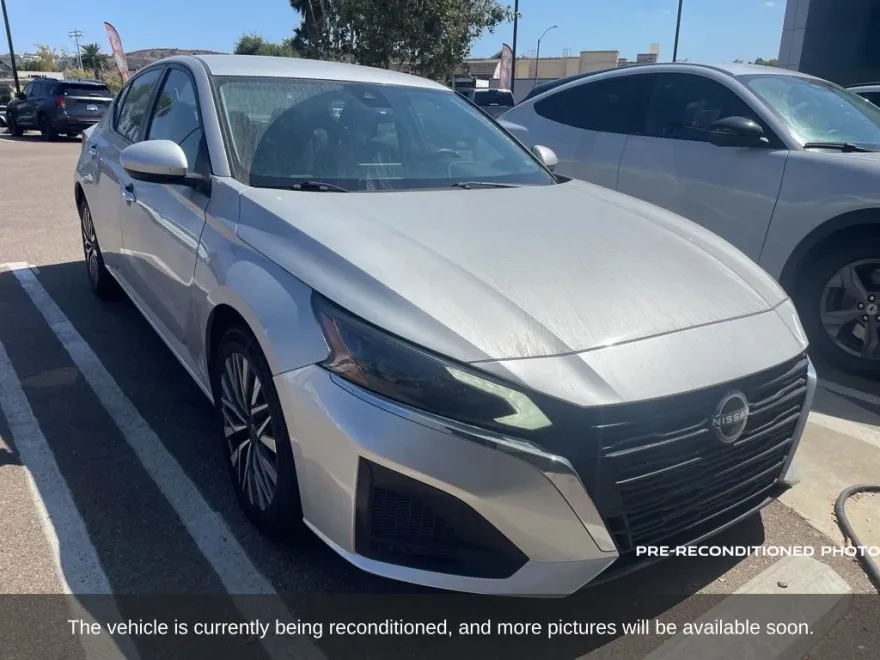 2023 Nissan Altima 2.5 SV photo 1