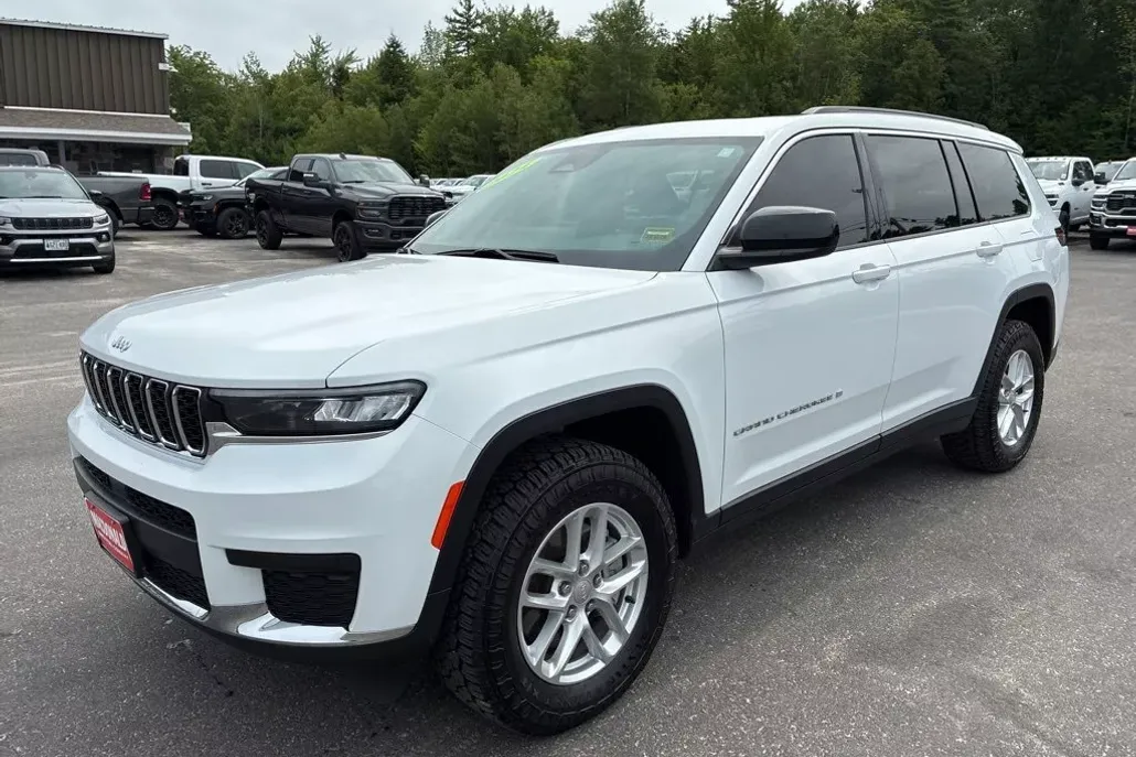 2024 Jeep Grand Cherokee Laredo photo 1