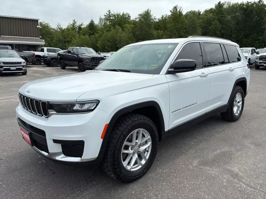 2024 Jeep Grand Cherokee Laredo photo 1