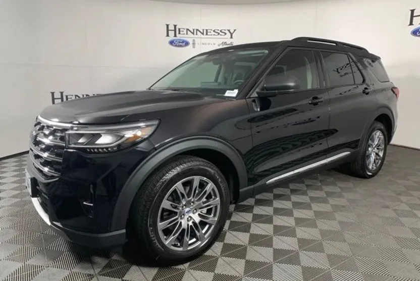 2025 Ford Explorer photo 1