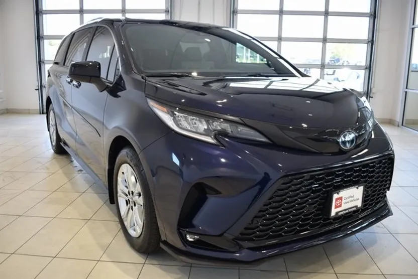 2023 Toyota Sienna XSE photo 1