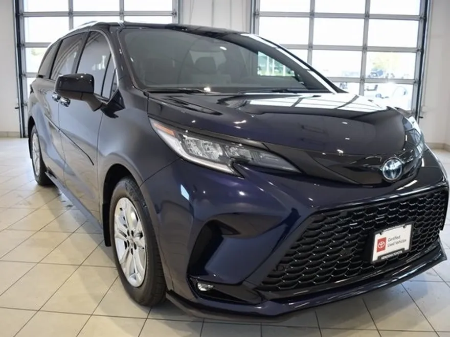 2023 Toyota Sienna XSE photo 1