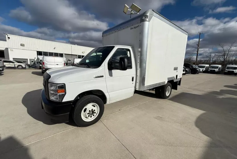 2025 Ford E-350 photo 1