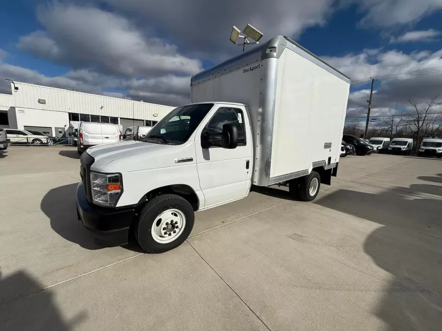 2025 Ford E-350 photo 1