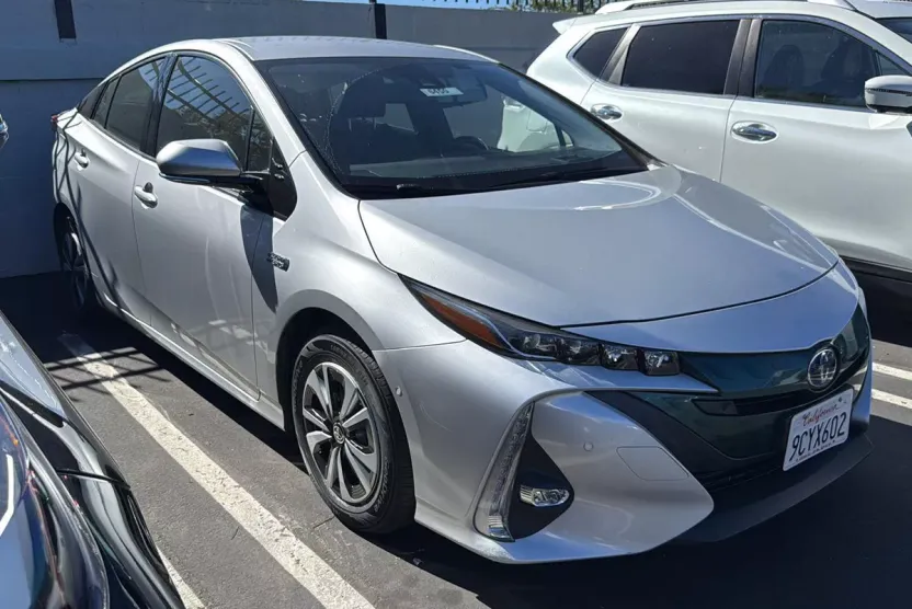 2017 Toyota Prius Prime Advanced photo 1