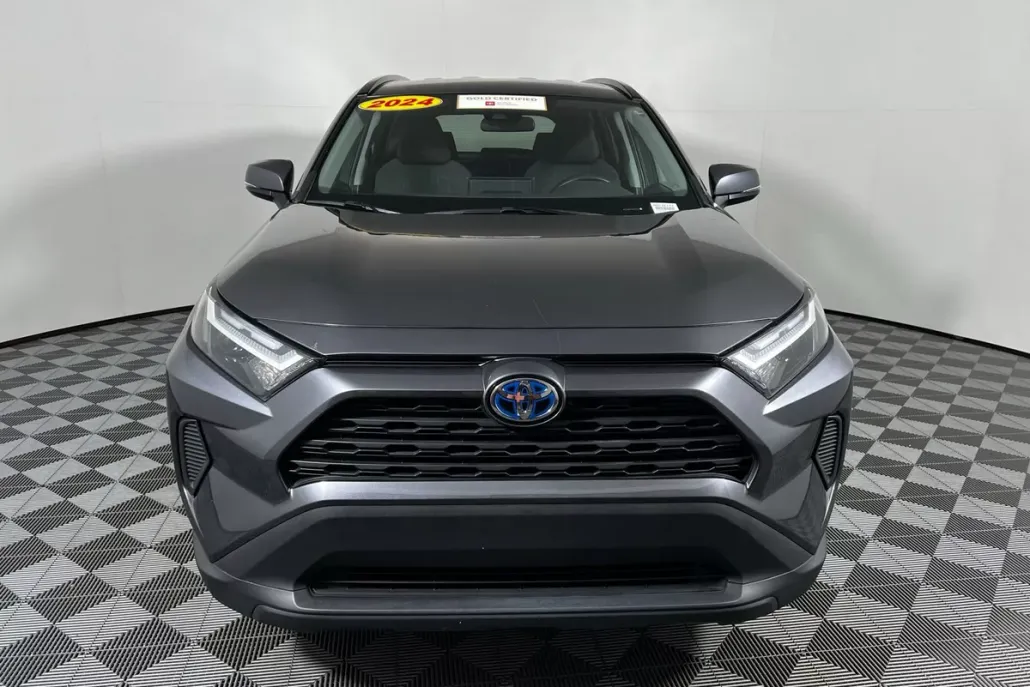 2024 Toyota RAV4 Hybrid XLE photo 1