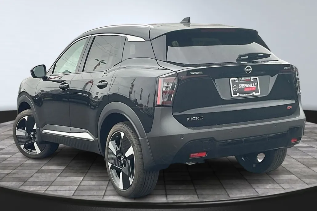 2025 Nissan Kicks SR photo 1