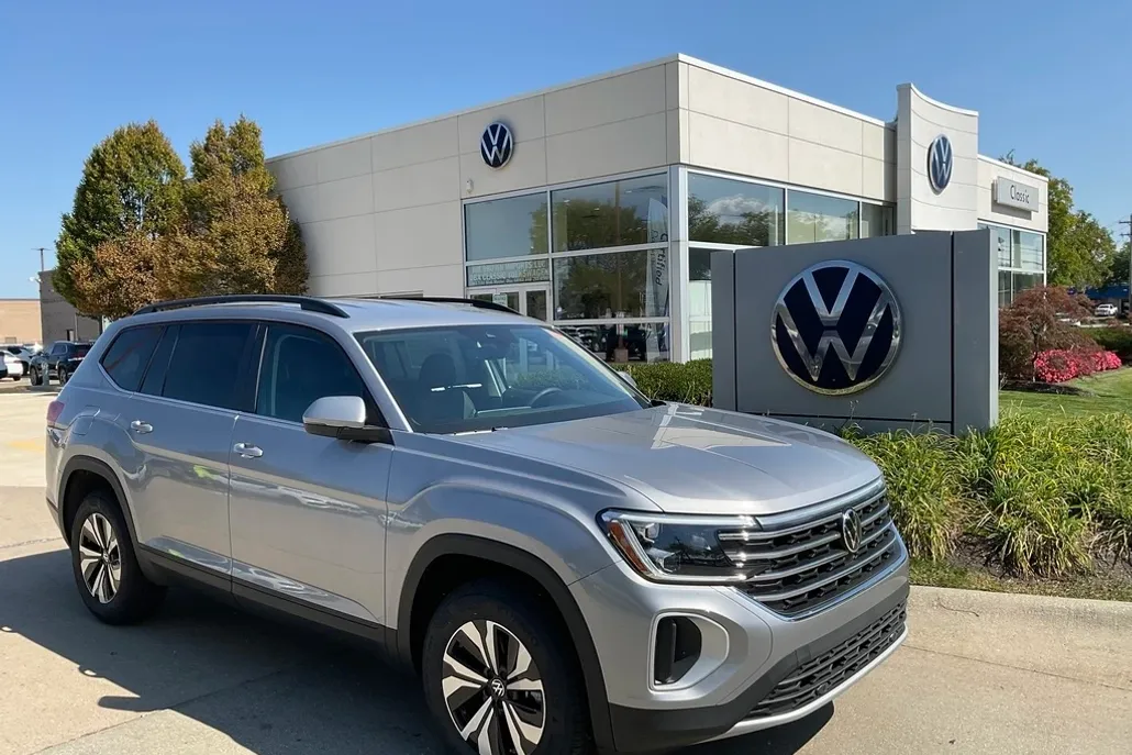 2026 Volkswagen Atlas SE Technology photo 1