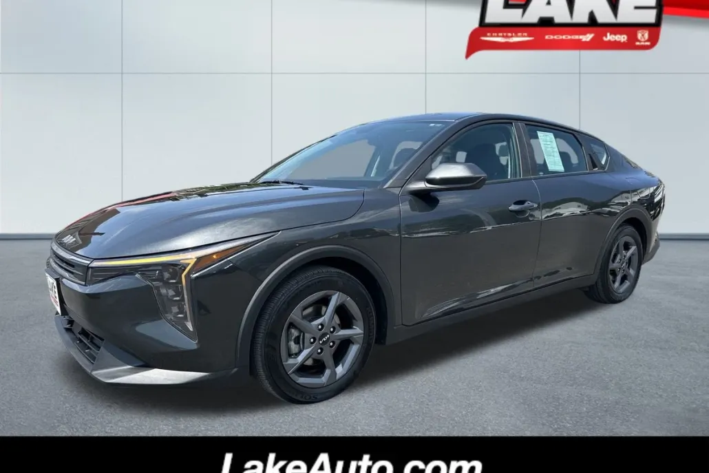 2025 Kia K4 LXS photo 1