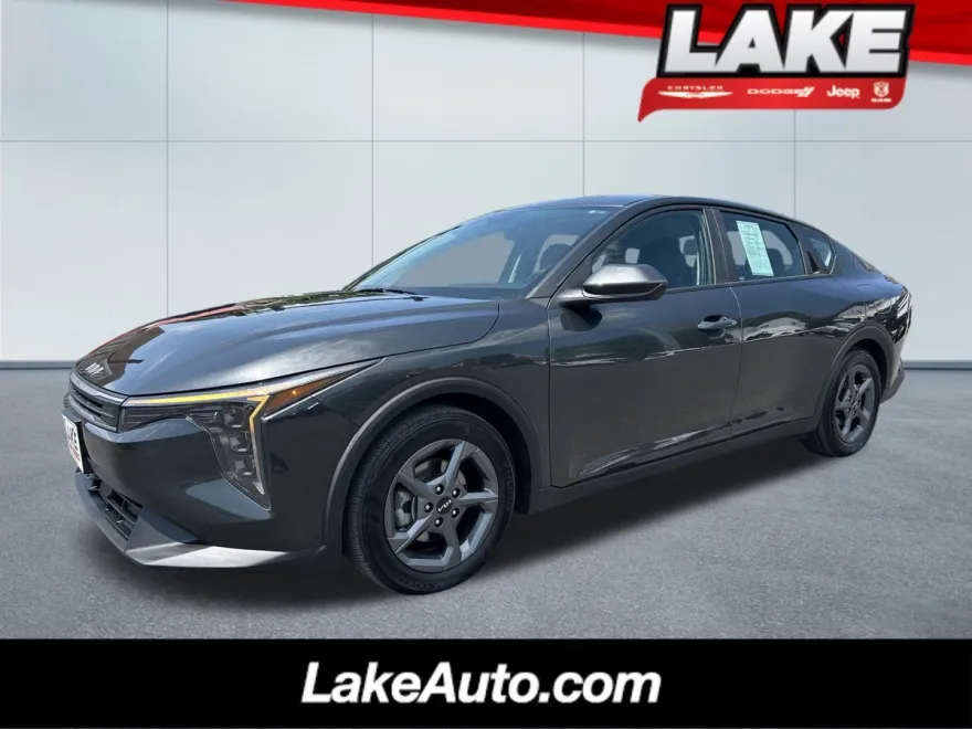 2025 Kia K4 LXS photo 1