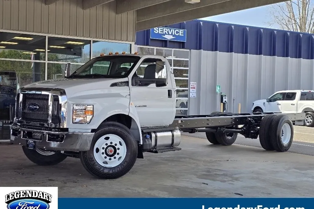 2026 Ford F-750 Base photo 1