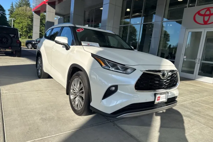 2021 Toyota Highlander Platinum photo 1