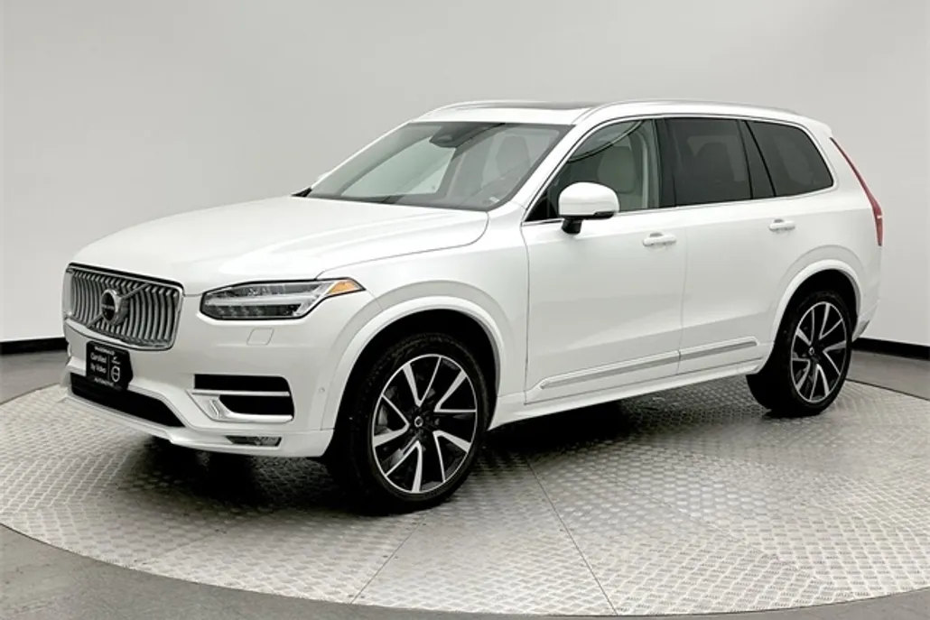 2025 Volvo XC90 B5 AWD Plus photo 1