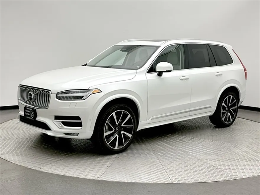 2025 Volvo XC90 B5 AWD Plus photo 1