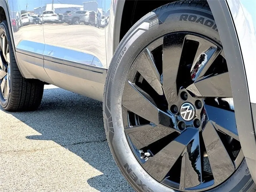 2026 Volkswagen Atlas Cross Sport SE Technology photo 1