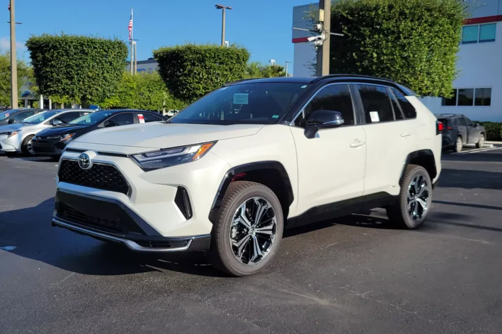 2025 Toyota RAV4 Hybrid XSE photo 1
