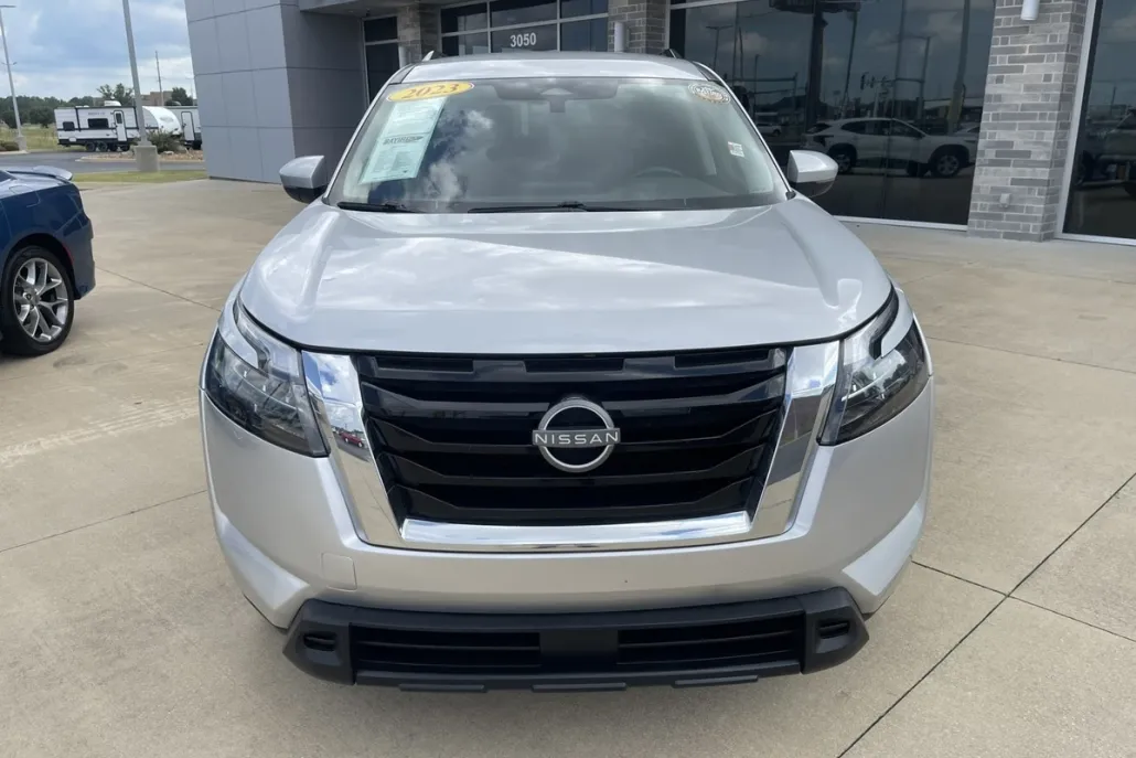 2023 Nissan Pathfinder SV photo 1