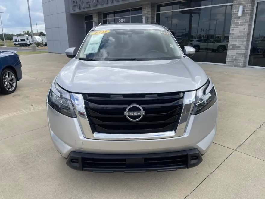 2023 Nissan Pathfinder SV photo 1